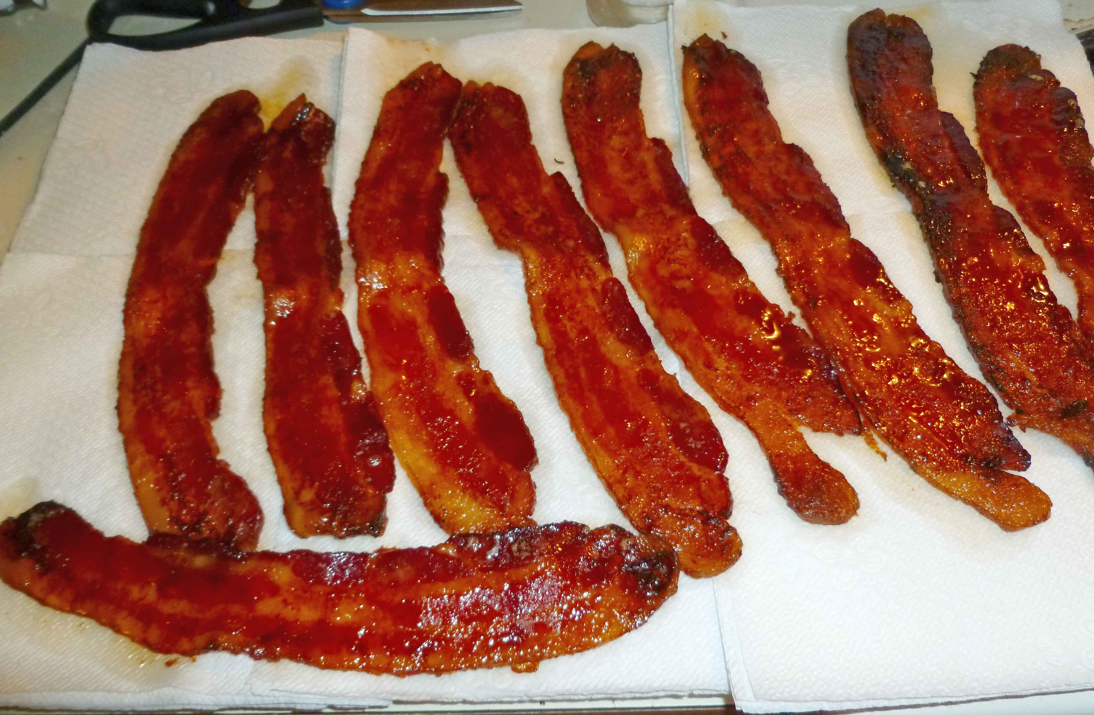 Bacon on paper towels 