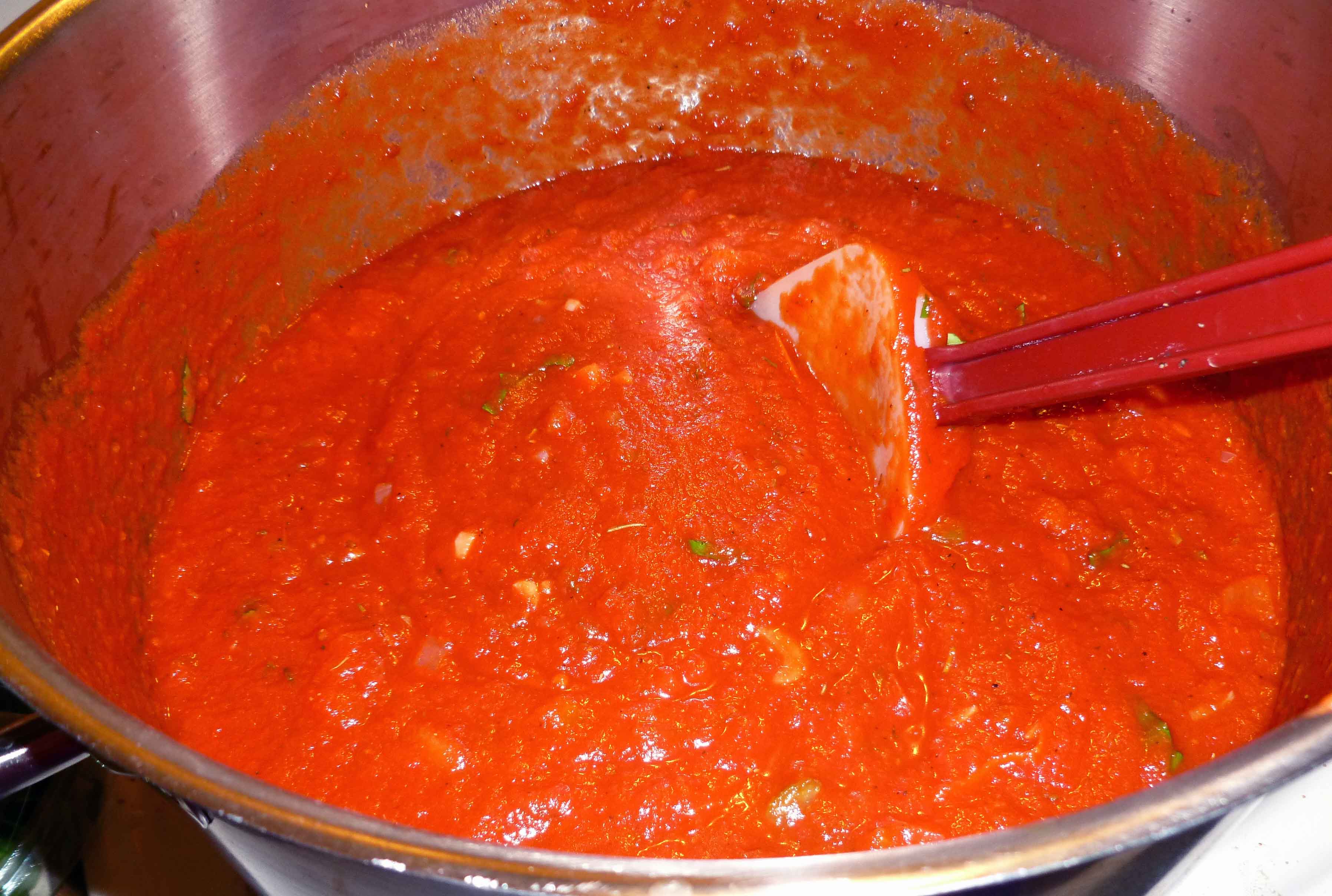 Marinara simmering