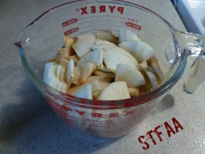 Peeled, cored and sliced apples