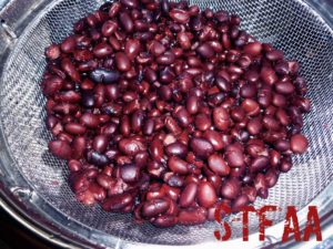 Canned black beans, rinsed and drained